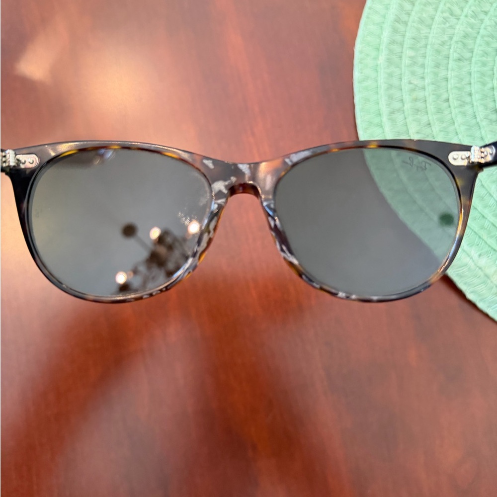 Ray-Ban Polarized Tortoise Some discoloration inside of the frame. No Scratches - Picture 7 of 12